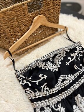 🖤Hello Gorgeous! Silk strapless dress by White House Black Market -Size 4